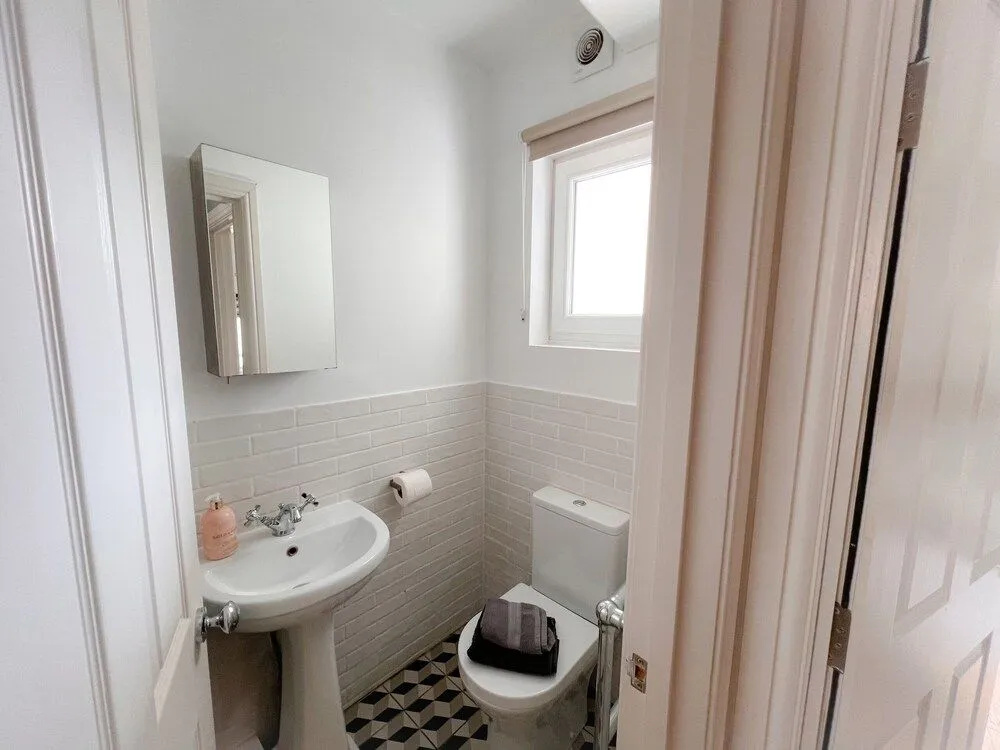 Cosy one bedroom apartments with free evening parking