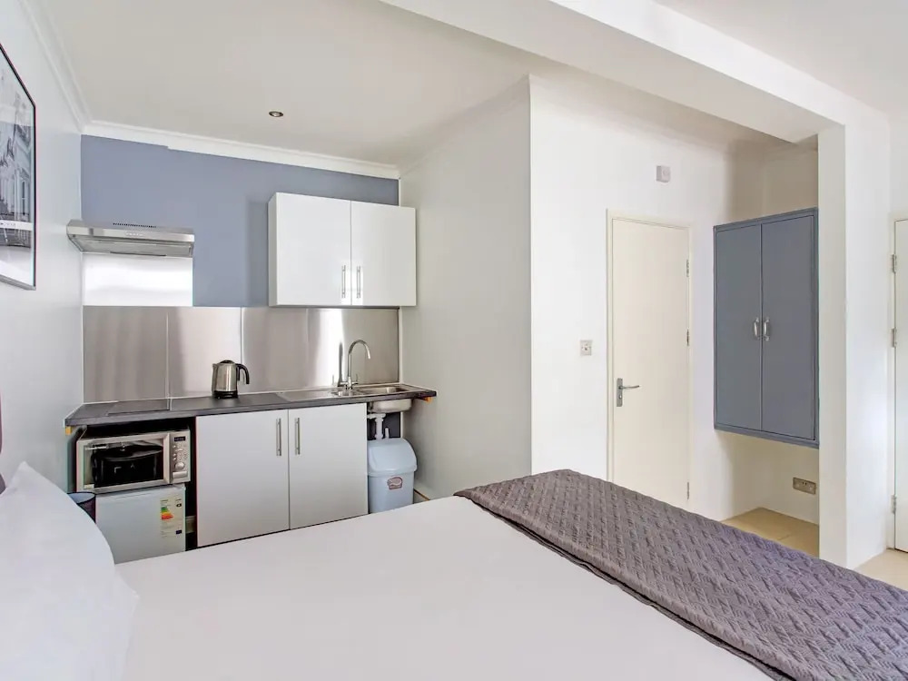 Swanky Apartment in London Near Hyde Park and Big Ben