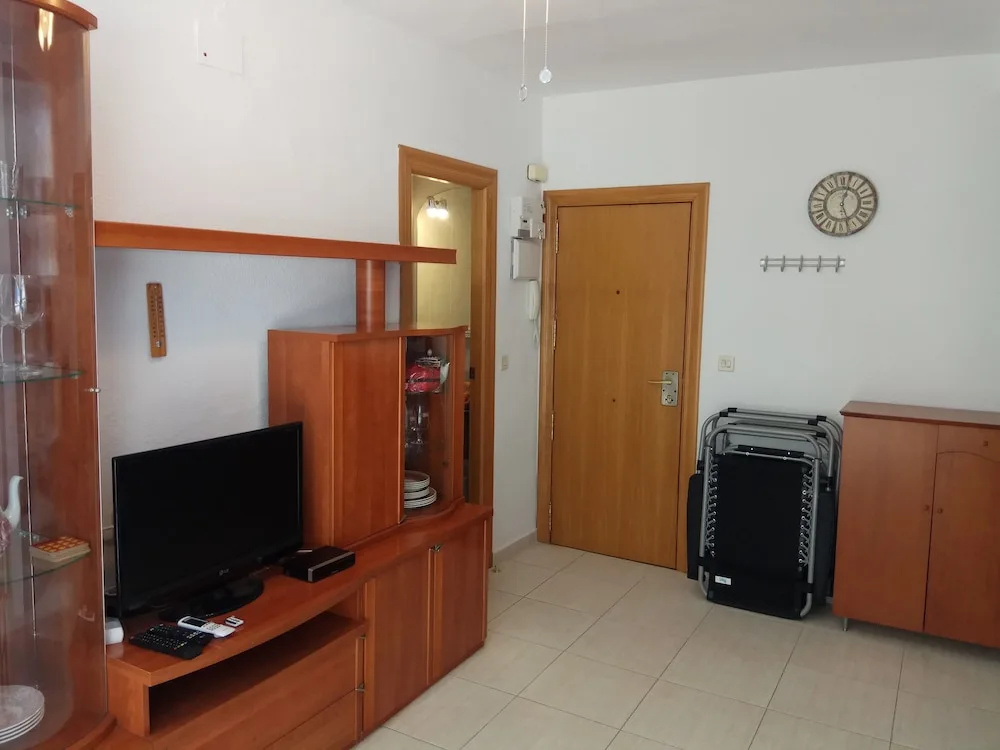 Apartment 1 bedroom 90m Levante Beach