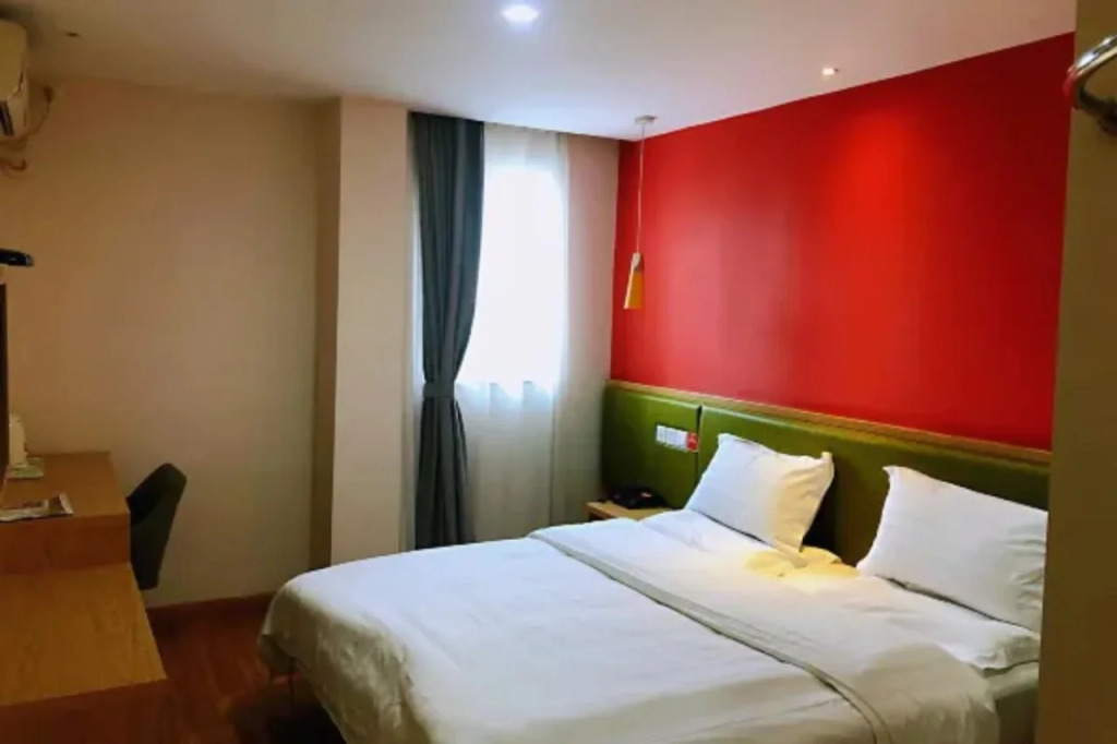7 Days Premium Hotel Shanghai Xujiahui Longhua Road Metro station