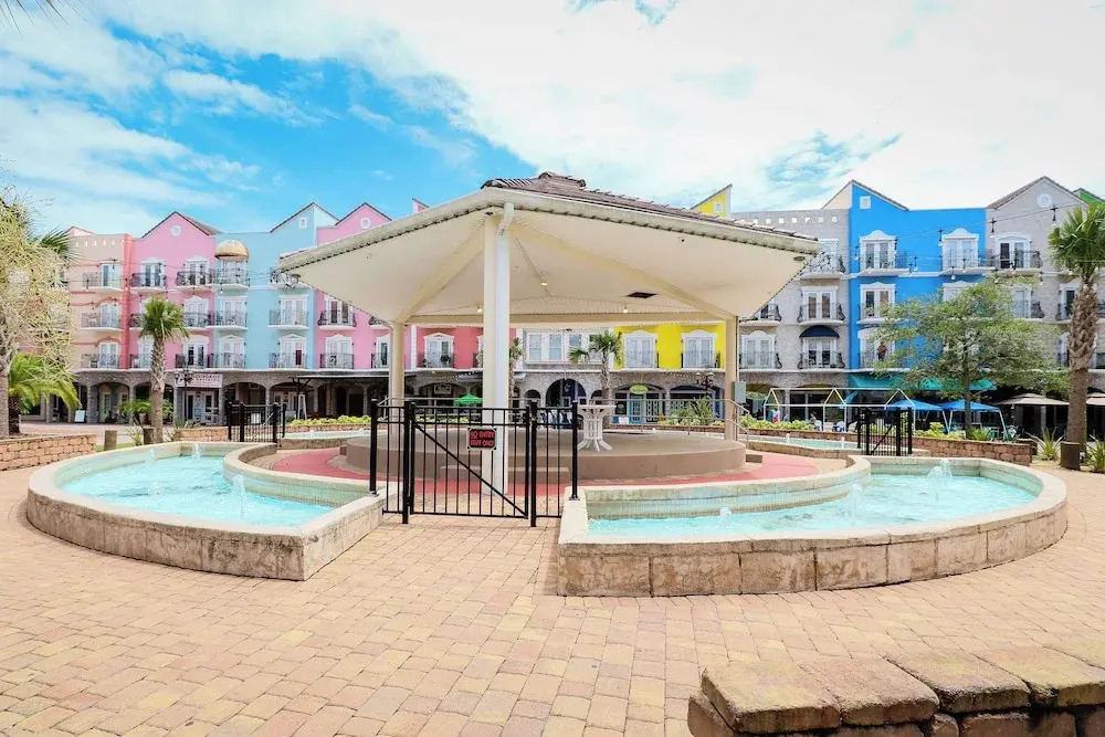 Spacious Townhome With Shared Pool Near Golf, Marinas, & Restaurants