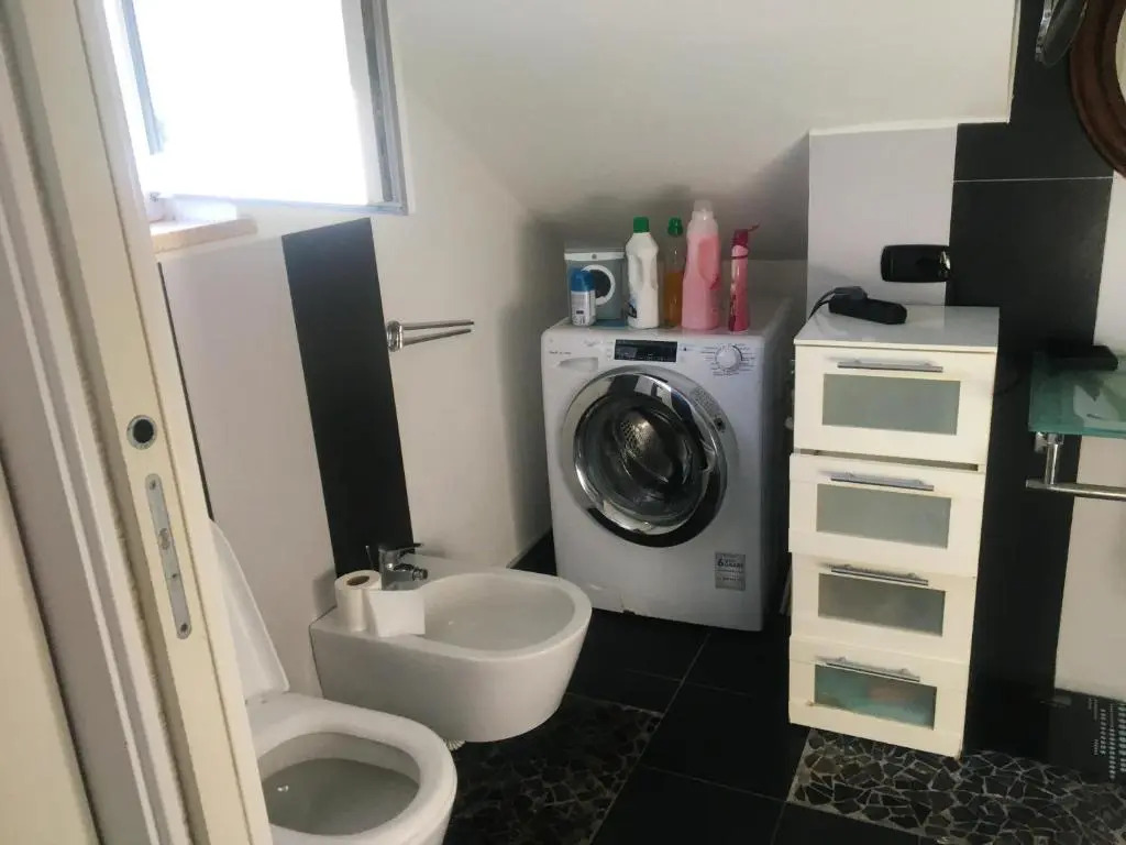 2 bedrooms appartement with enclosed garden and wifi at Cioccatelli 1 km away from the beach