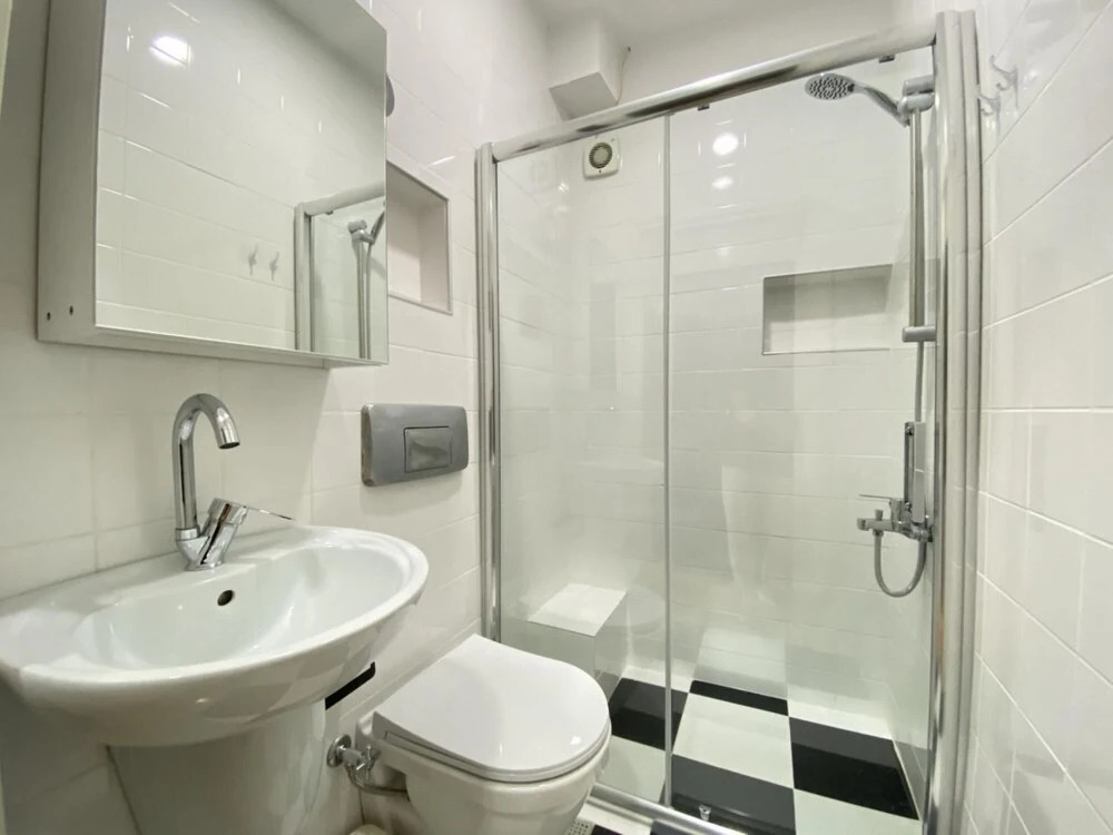 Central Flat With a Shared Terrace in Beyoglu