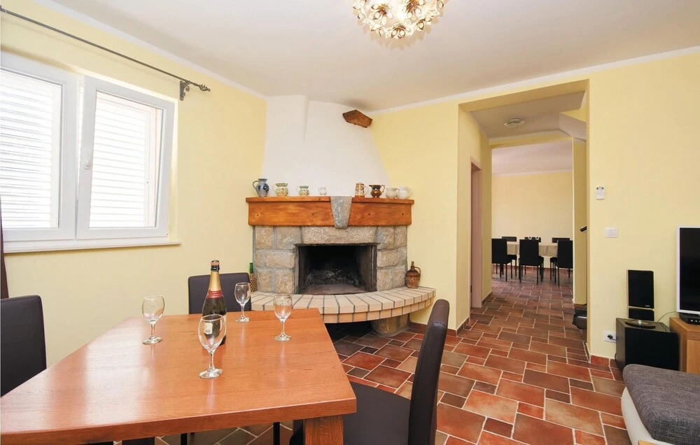 Beautiful Home in Supetarska Draga With Sauna, Wifi and 4 Bedrooms