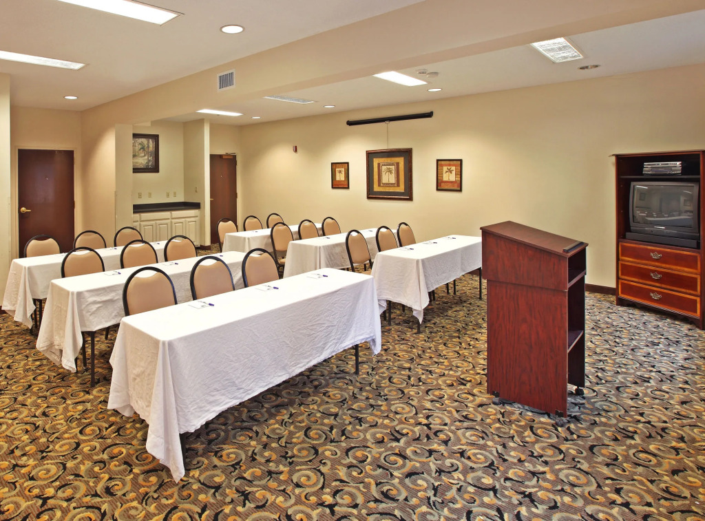 Holiday Inn Express Hotel & Suites Camden by IHG