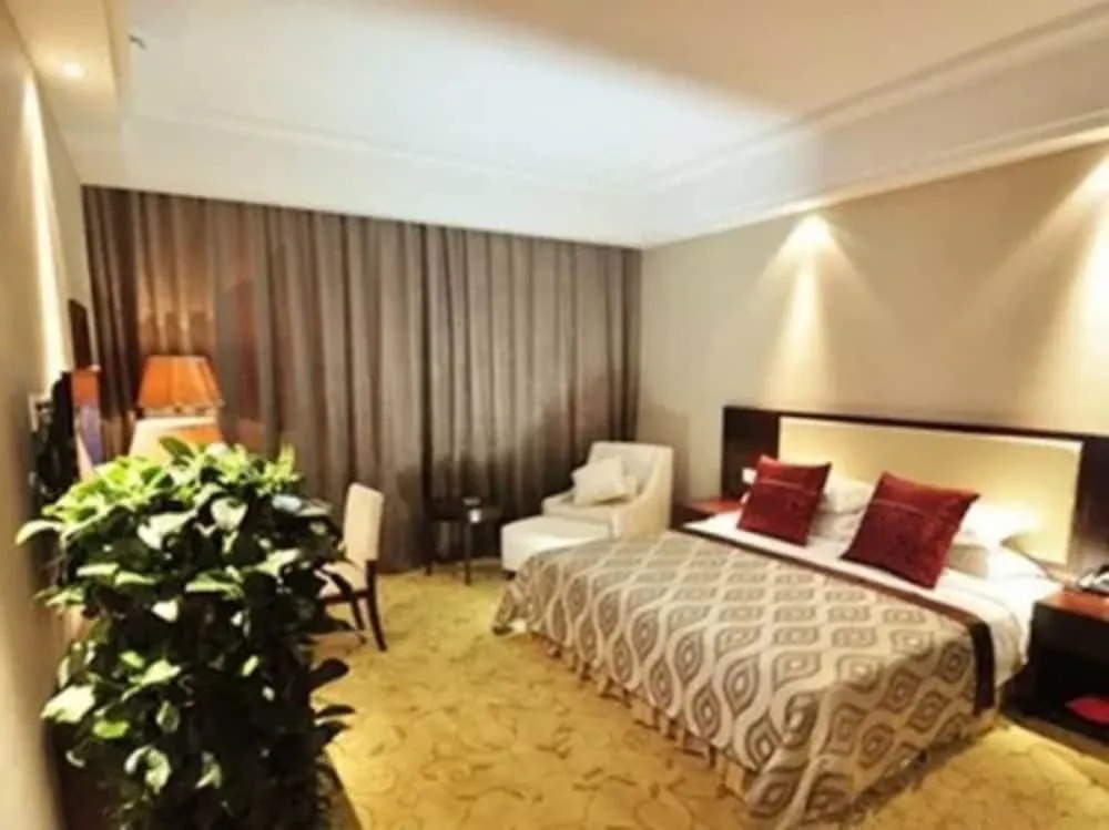 Wuhan Guochuang Chuyuan Donghu Hotel