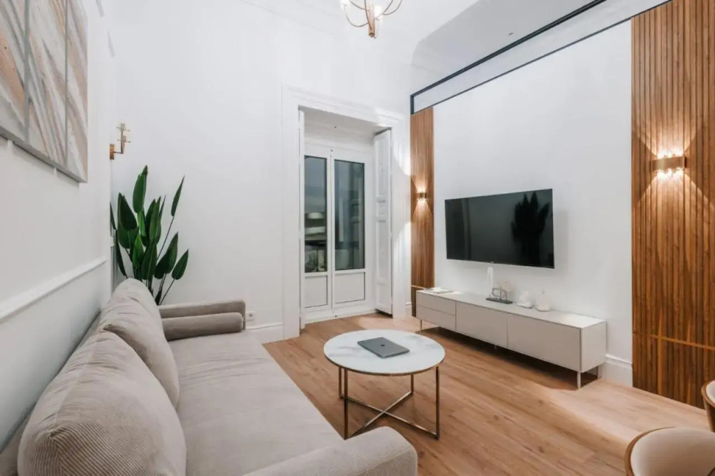 Stunning & Bright 2BD 2BTH – CITY CENTER -GRAN VIA