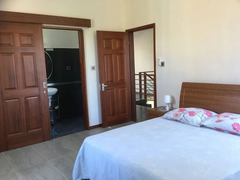 House With 4 Bedrooms in Pereybere, With Wonderful City View, Private