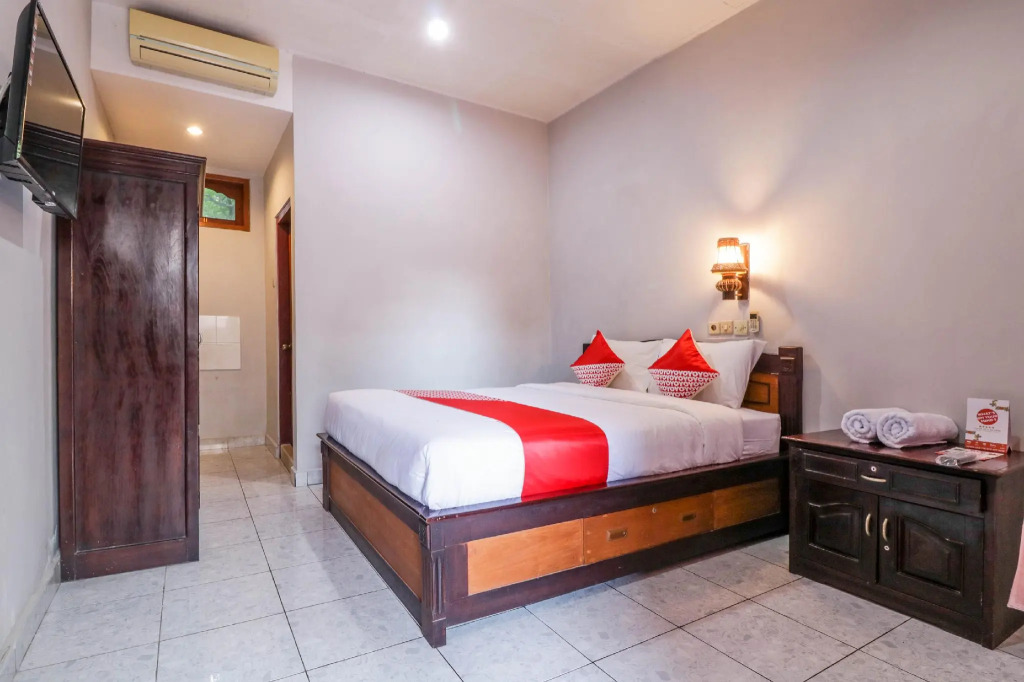 OYO 2411 Taman Mekar Beach Inn 2