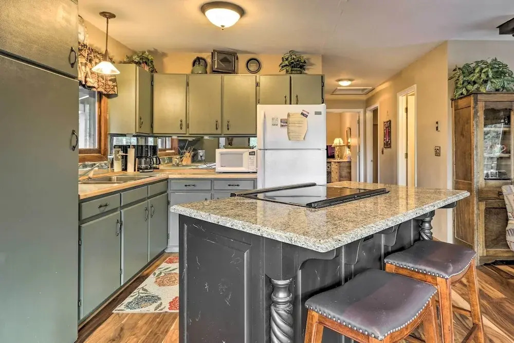 3 Mi to Ski Slopes! Hot Tub Haven in Breckenridge