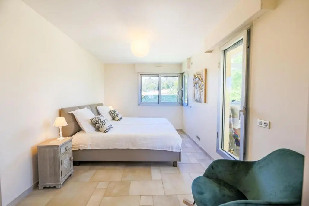 ATHENA PENTHOUSE AP4205 By Riviera Holiday Homes