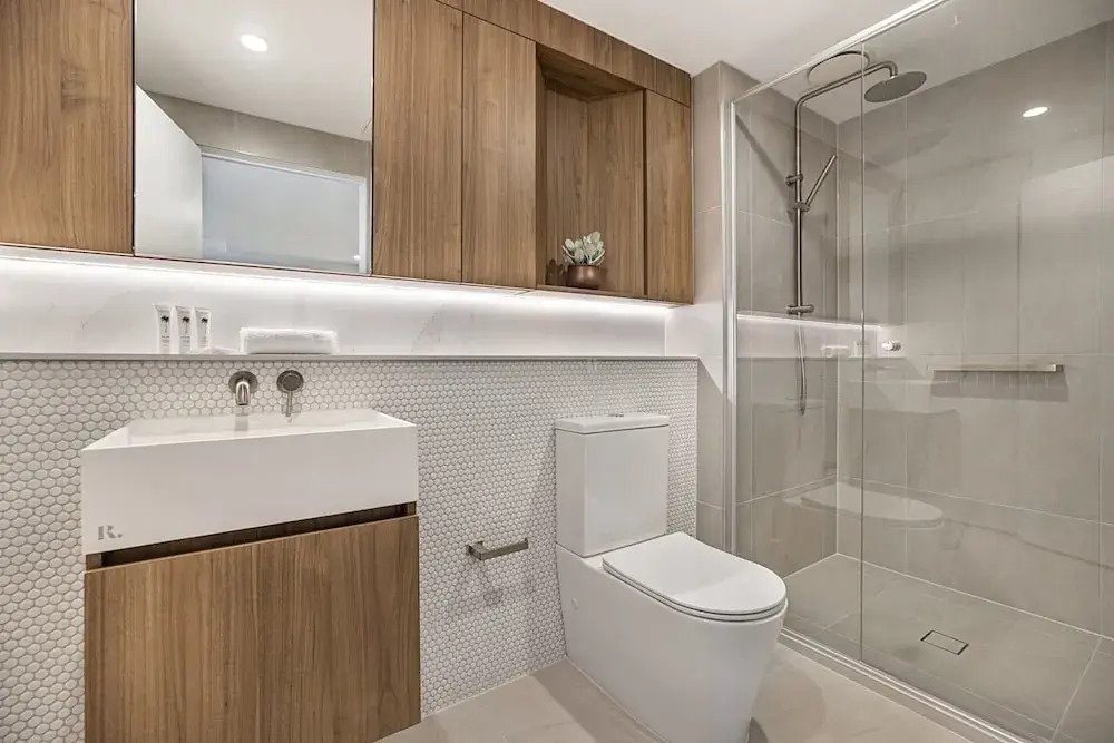 High-rise Balcony Unit With City Views, Gym, Pool