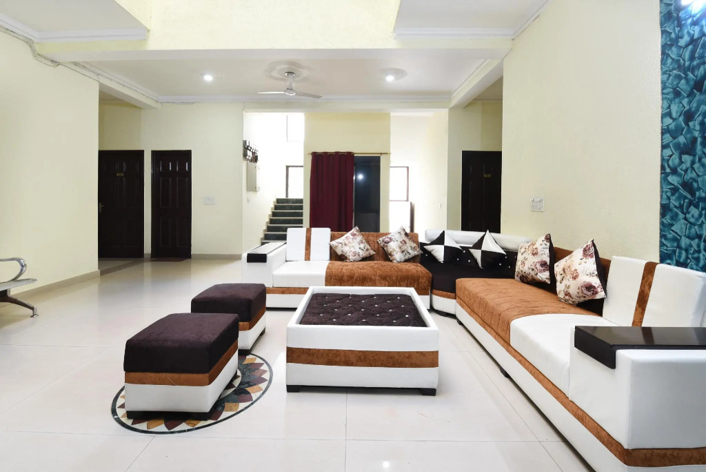 OYO 10747 Perfect Party Inn