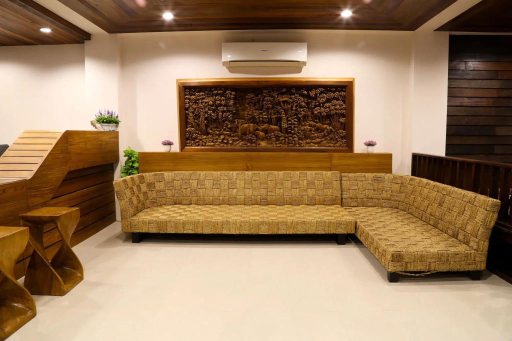 Sabai Hotel and Hostel