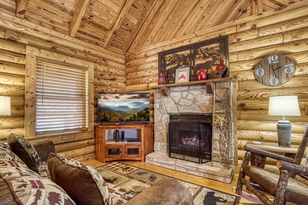 ER45 - Tin Pan Alley - Great location, Just across from swimming pool! cabin