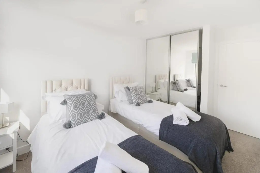 12 Putsborough - luxury flat, 4 minutes to Woolacombe beach with shared indoor pool.