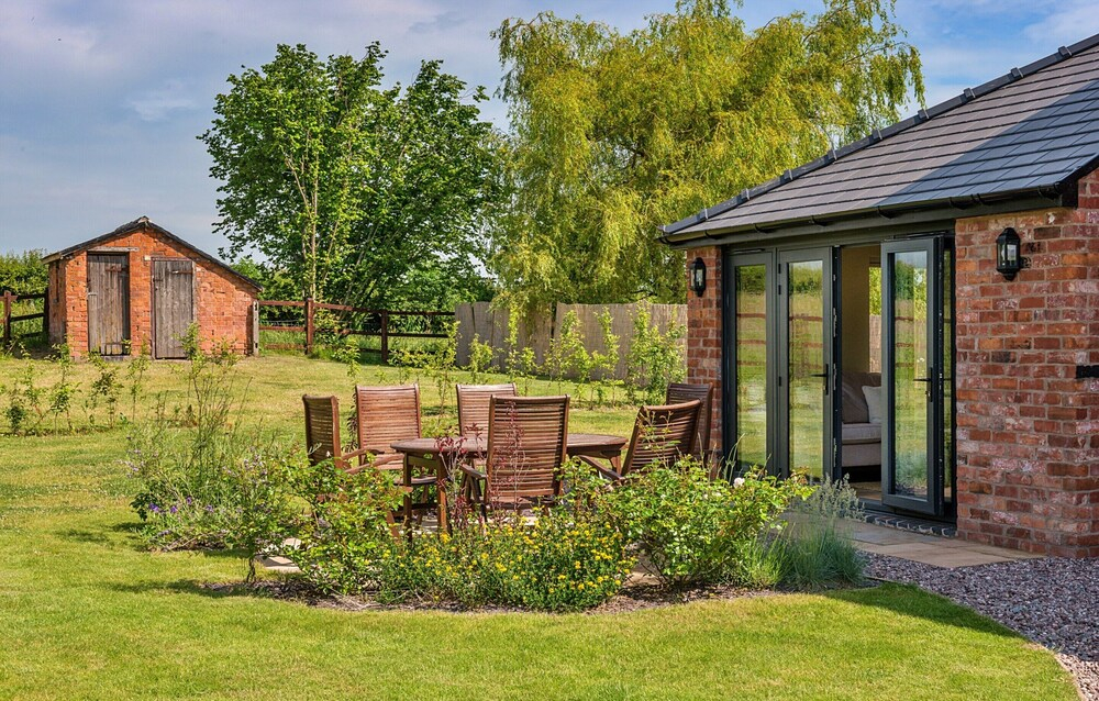 Majestic Cottage Near River Severn, No Deposit