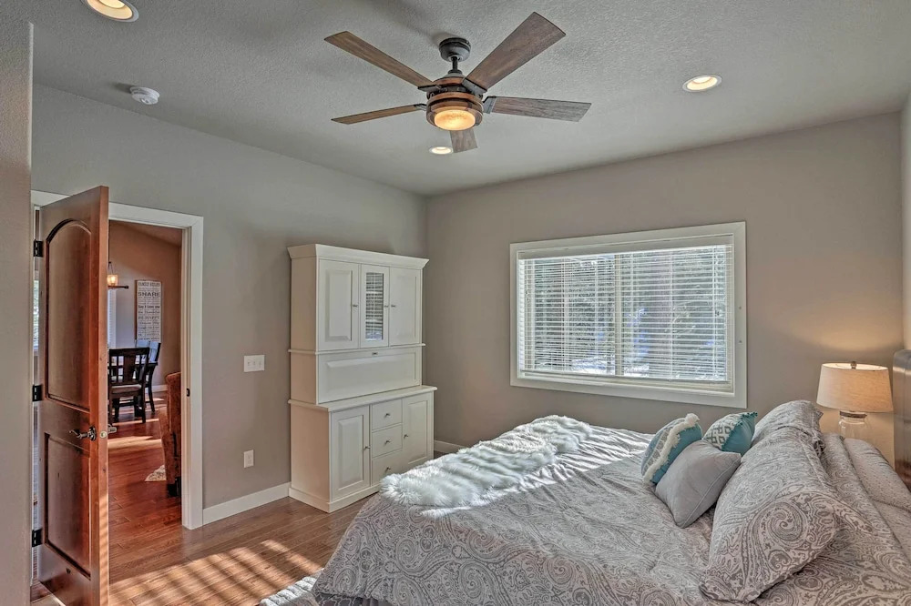 Lead Family Home w/ Hot Tub, 2 Mi to Deer Mountain