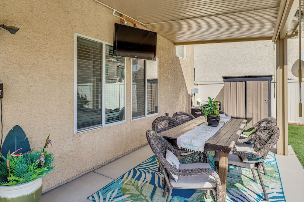 Big Yard & Patio! Modern Home Near Vegas Strip