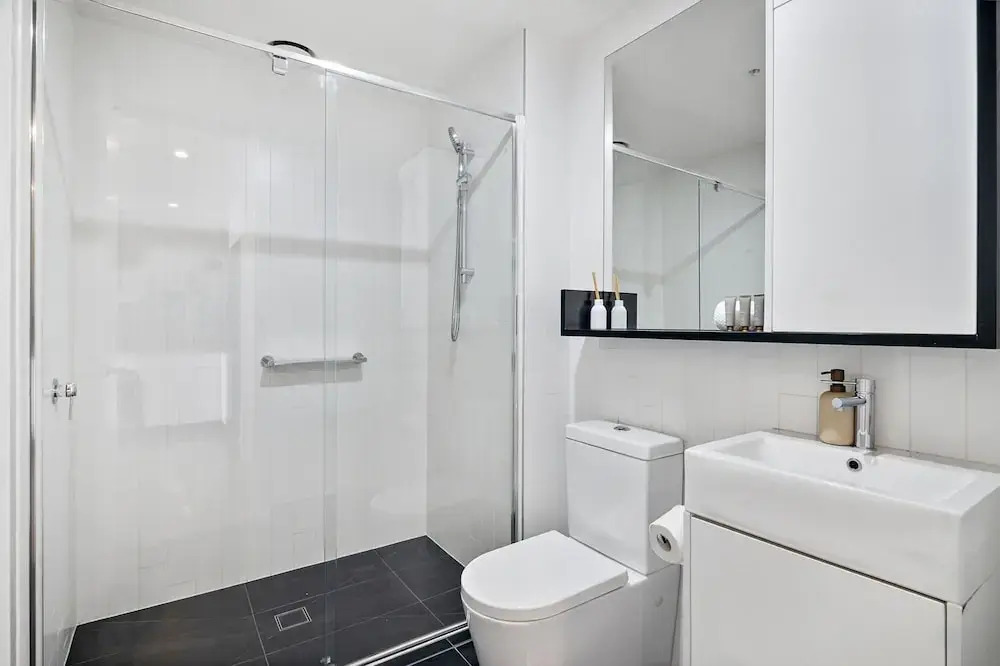 Renovated 2-bed Apartment With Balcony