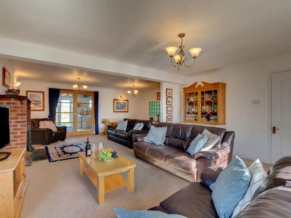 Detached Holiday Home With a Colourful Garden, Stove and Cosy Furnishings