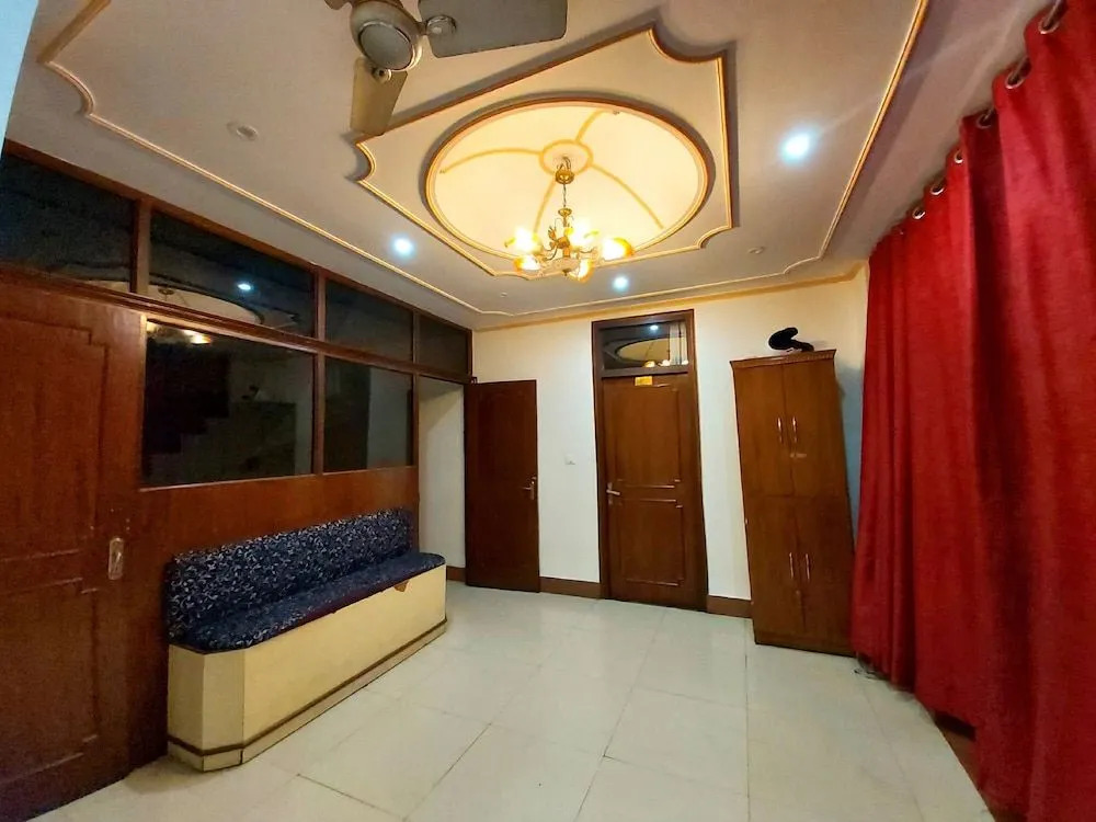 Goroomgo Hotel City Palace Nainital