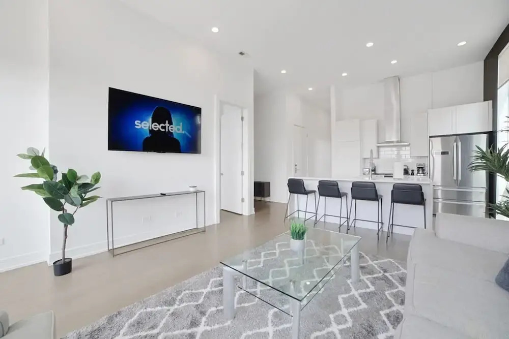 Stunning 4BD Penthouse in Ukrainian Village
