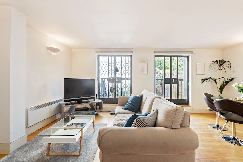 2 Bdr in Kensington E1 by the Residences