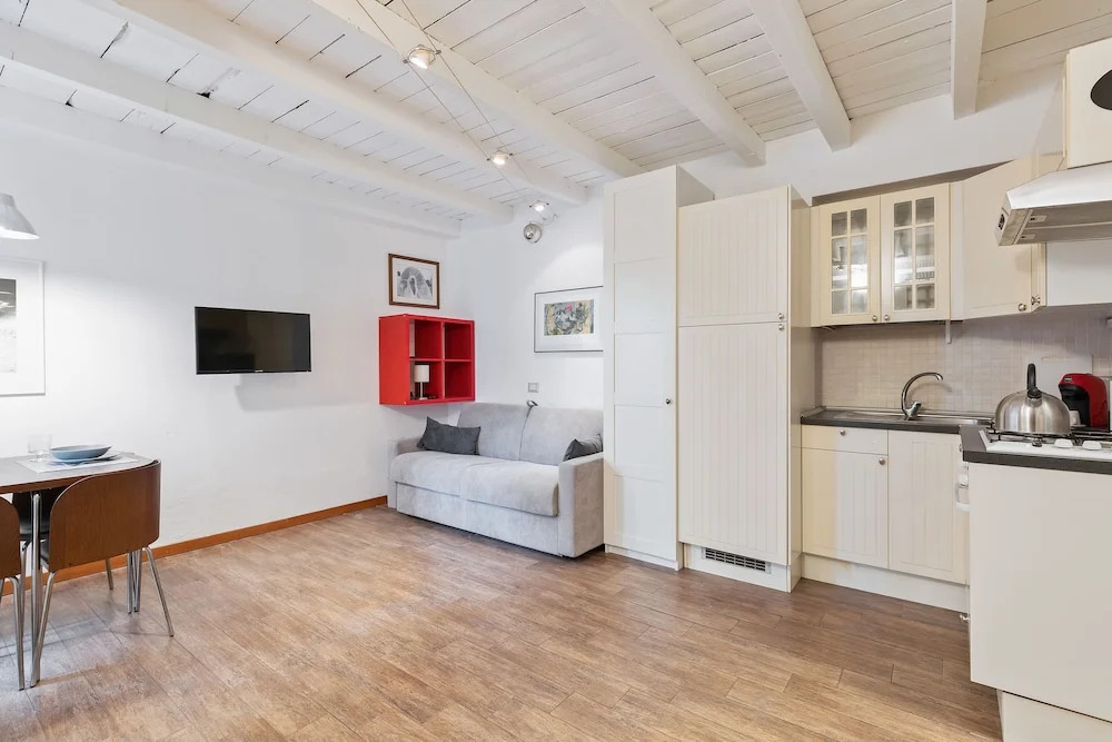 JOIVY Beautiful Studio For 2 Near Sempione Park