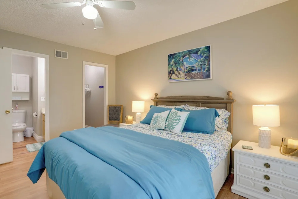 Seminole Townhome Easy Access to Beaches!