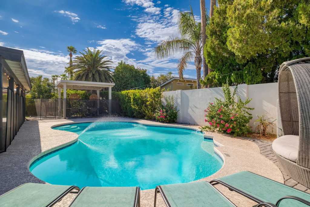 White Agate by Avantstay Pool + Spa + Putting Green Playground + Outdoor Dining Minutes to Kierland