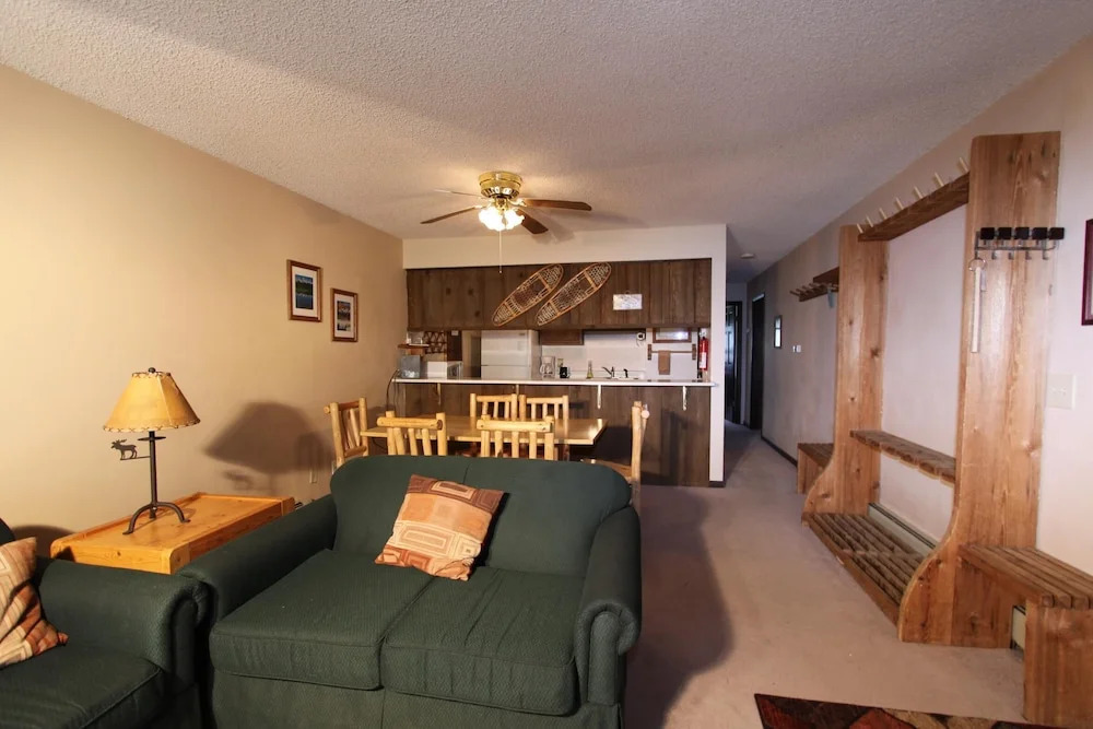 Meadow Ridge Court 5 Unit 3 2 Bedroom Condo