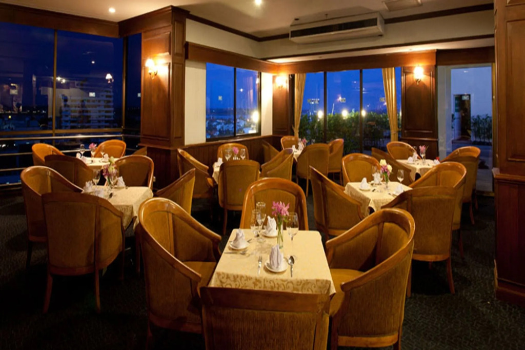 Ploy Palace Hotel
