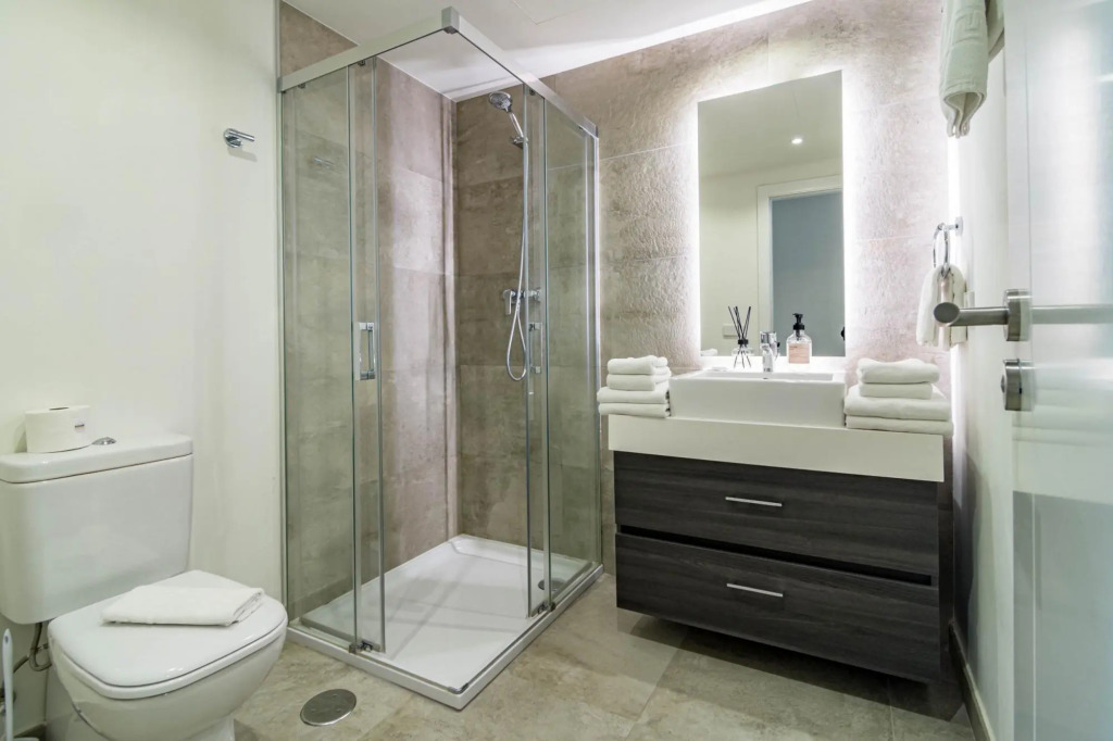 INF3.3K- Stunning city apartment.