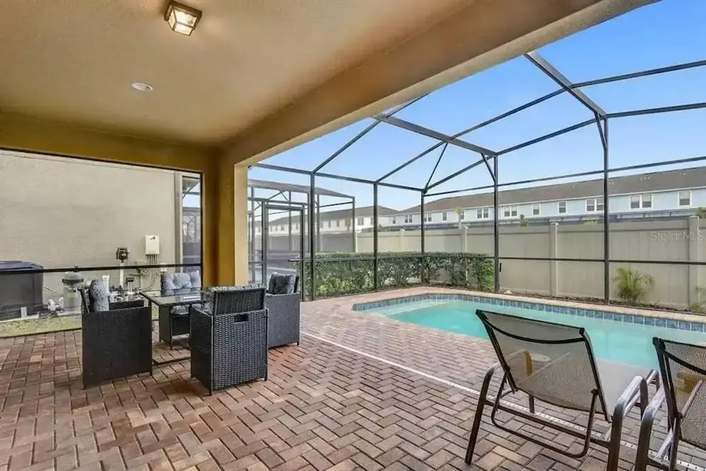 Gorgeous 5Bd w Private Pool Windsor Westside 8893