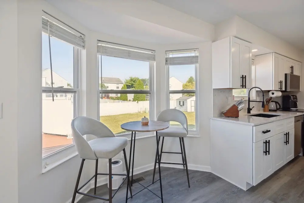 Tranquil Pet Friendly Retreat 3 Bedroom Residence by Estephanie Valdez