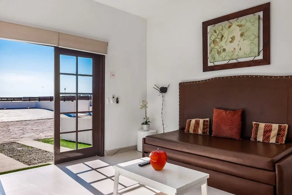 Dog-friendly Suite With Hot Tub, Kitchenette, Heated Outdoor Pool, Private Patio