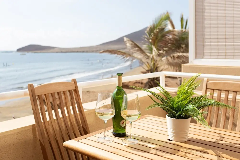 Beach Life Apartment, Exclusive Seafront Triplex