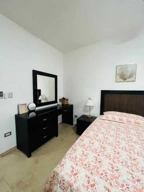 Lovely Beachfront 2 bedrooms condo with 2 pools