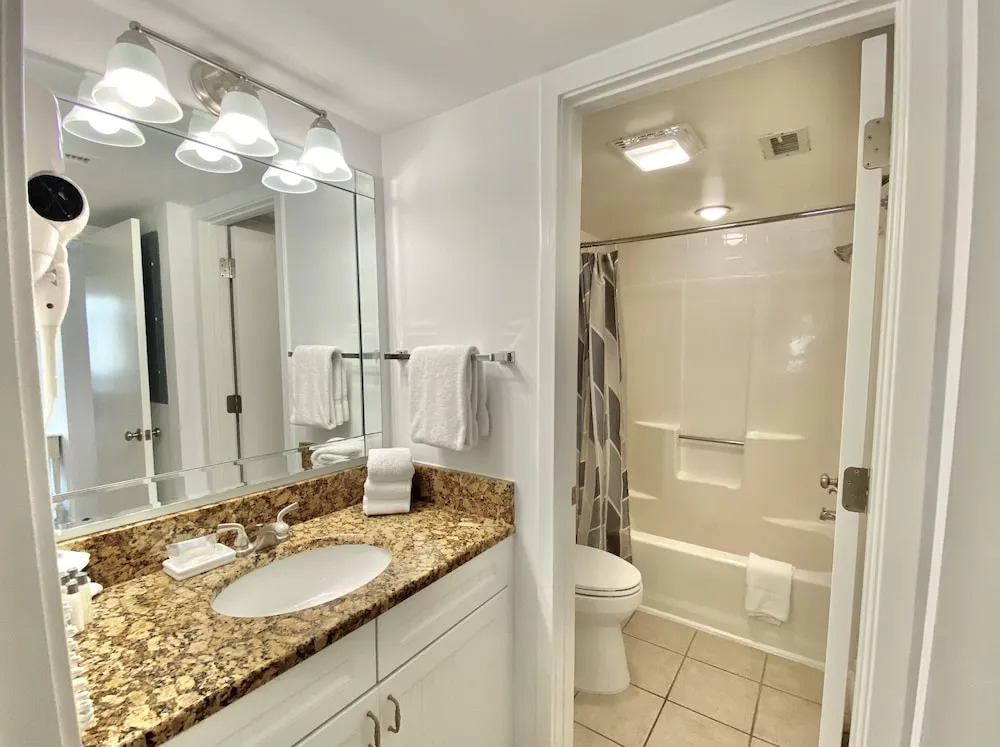8c Richmond Park, Lake View Villa With Full Access To Amenities. 2 Bedroom Villa