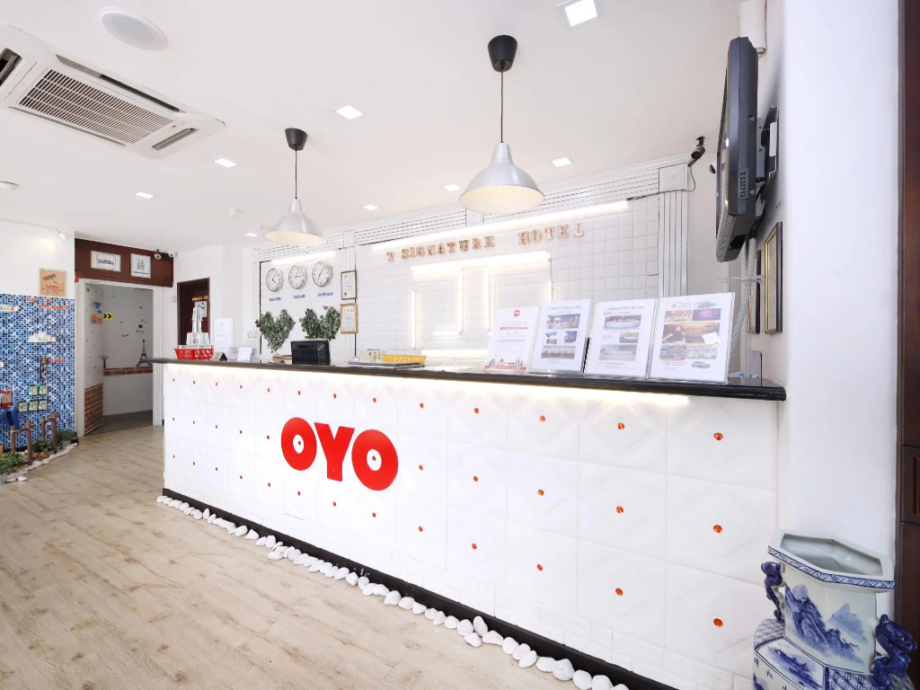 OYO 43963 T Signature Hotel