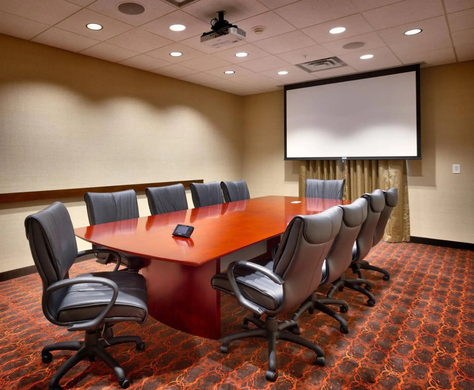 Hampton Inn Omaha/West Dodge Road, Old Mill