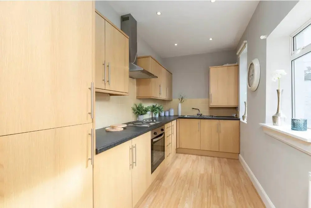 Trendy Ground-floor 2-bedroom Apartment Close to Haymarket Station
