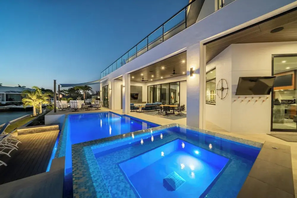 Luxe Home w Heated Infinity Pool on Marco Island