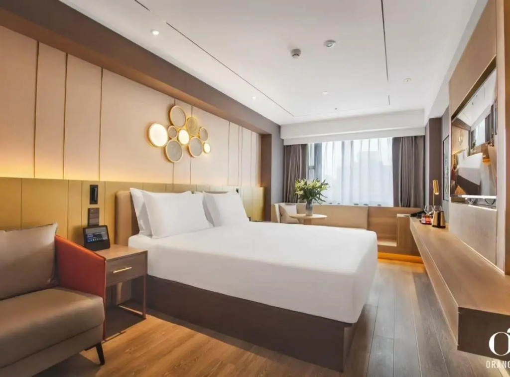 Orange Hotel Beijing Yansha Landmark River