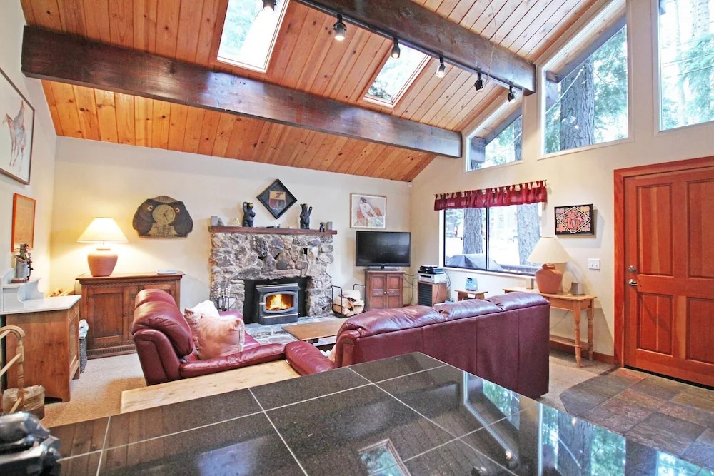 Laird House - HOT Tub!
