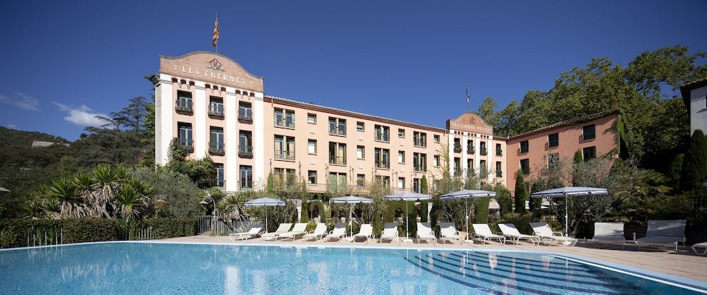 Les Pyrénées - le Grand Hôtel & le Château