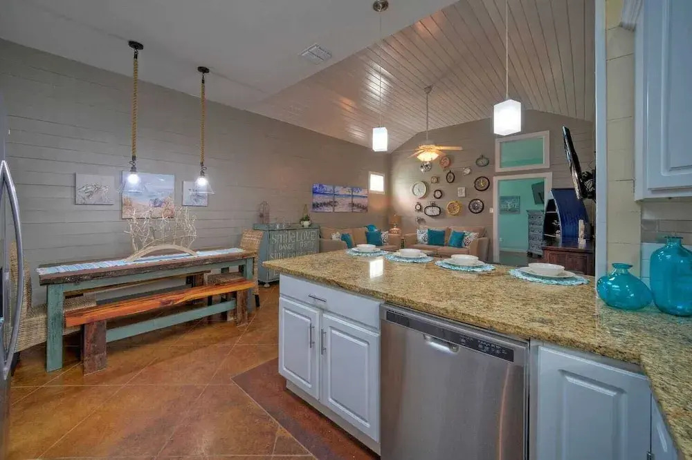 Shared Resort-style Pool, Playground, Patio w/ Bar Tidal Times by Avantstay