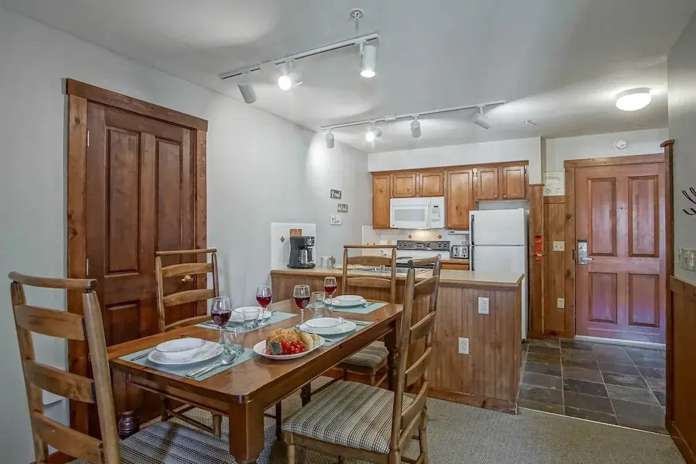 Rimfire 322-323: Combined 2 one Bedroom Units, Slopeside
