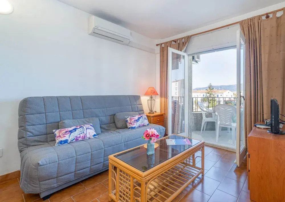 Apartment in Empuriabrava With Canal View